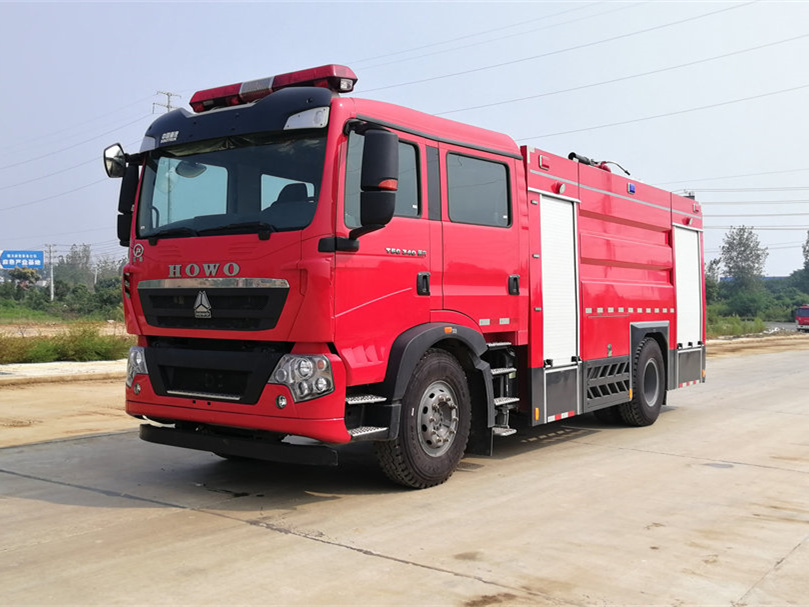重汽豪沃8噸水罐消防車(chē)