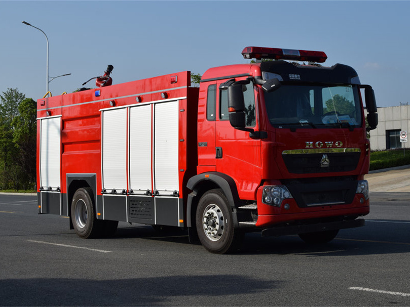 重汽9噸單排水罐消防車