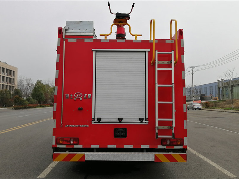 5.5噸東風泡沫消防車