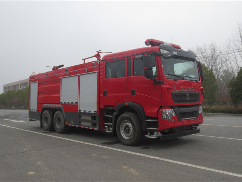 10噸重汽豪沃干粉泡沫聯(lián)用消防車