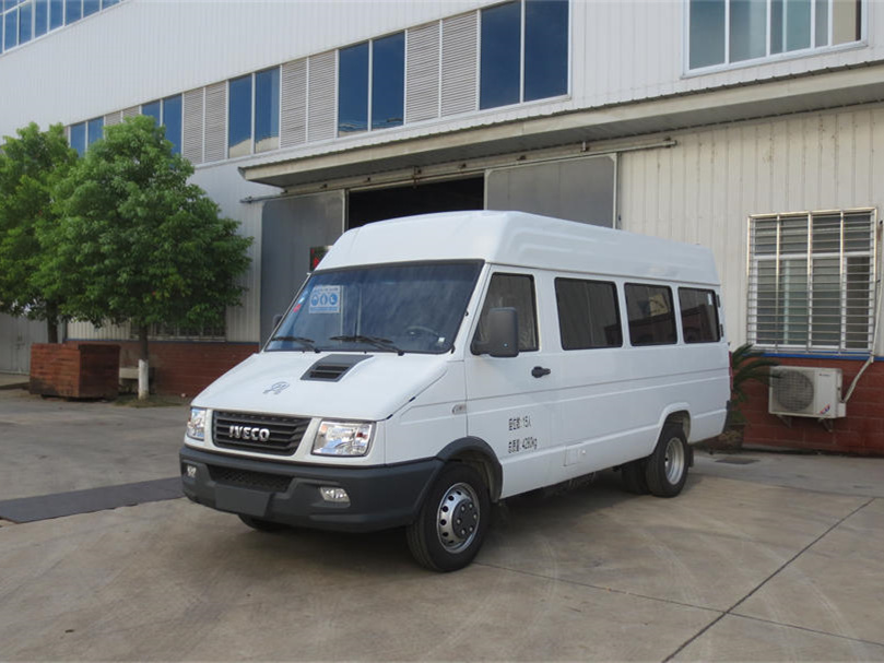 依維柯15座運兵車